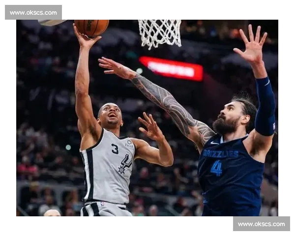 凯尔登・约翰逊深夜抵华！马刺球迷冒雨接机热情爆棚