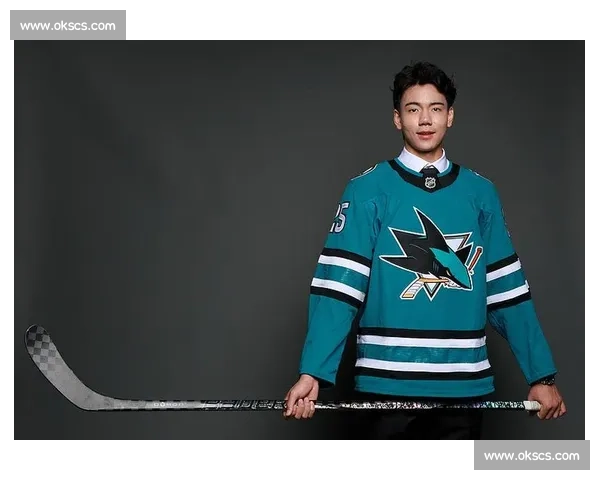 北京少年王浩西创历史！圣荷西鲨鱼队次轮首位选中中国冰球新星