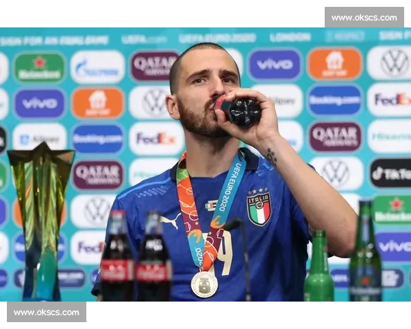 慈善赛争议飞铲!博努奇放倒前英格兰女足队长 慈善赛争议飞铲!博努奇放倒前英格兰女足队长