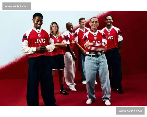 海布里 20 周年致敬！阿森纳第三客场球衣奶白鎏金复刻经典，环保材质续写传奇